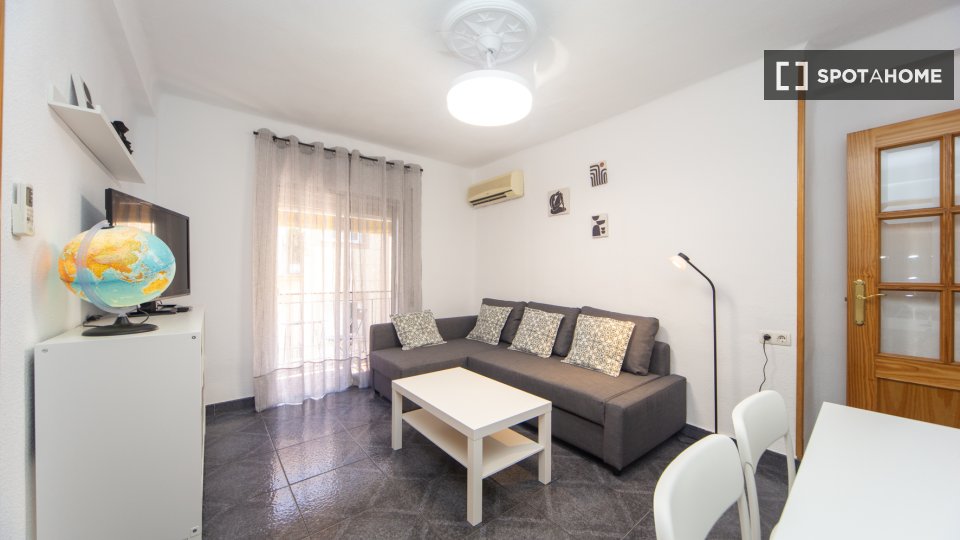 Double room Granada, 3 beds, 75m² — photo 20
