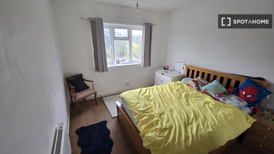 Double room London, 3 beds — photo 4