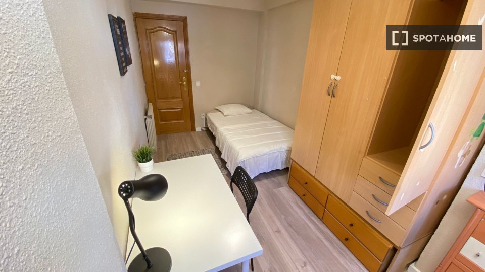 Double room Madrid, 4 beds — photo 18