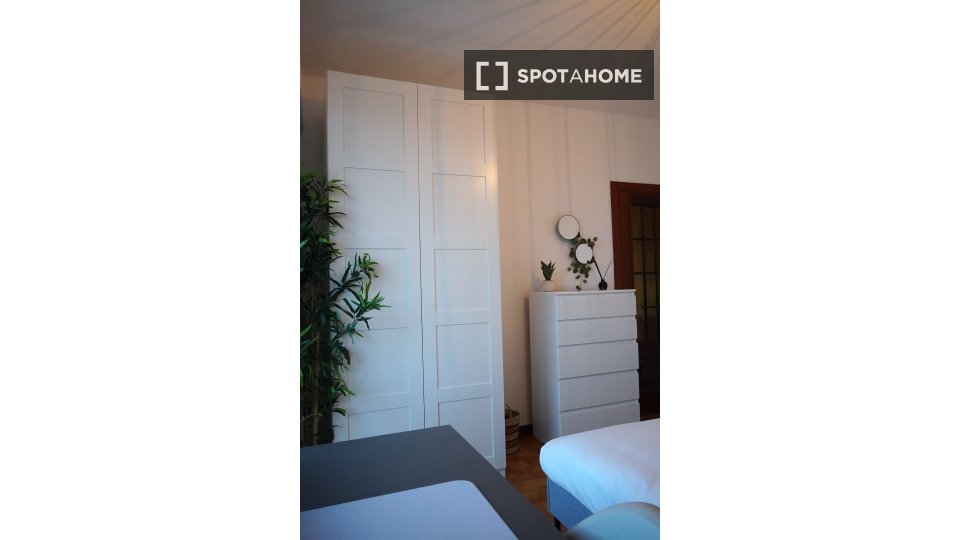 Double room Madrid, 4 beds — photo 11