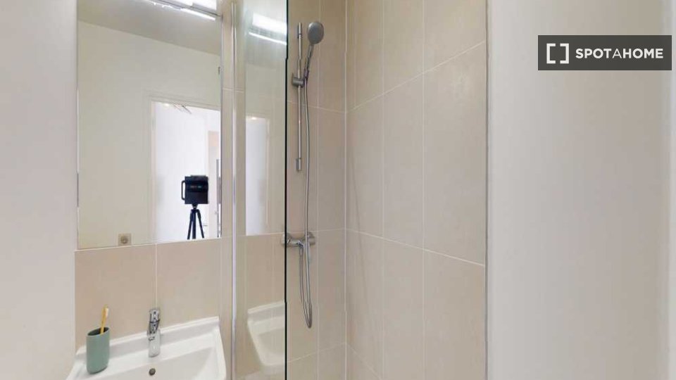 Double room Paris, 5 beds, 90m² — photo 17
