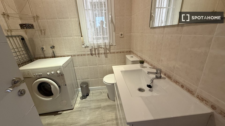 Double room Madrid, 4 beds — photo 13