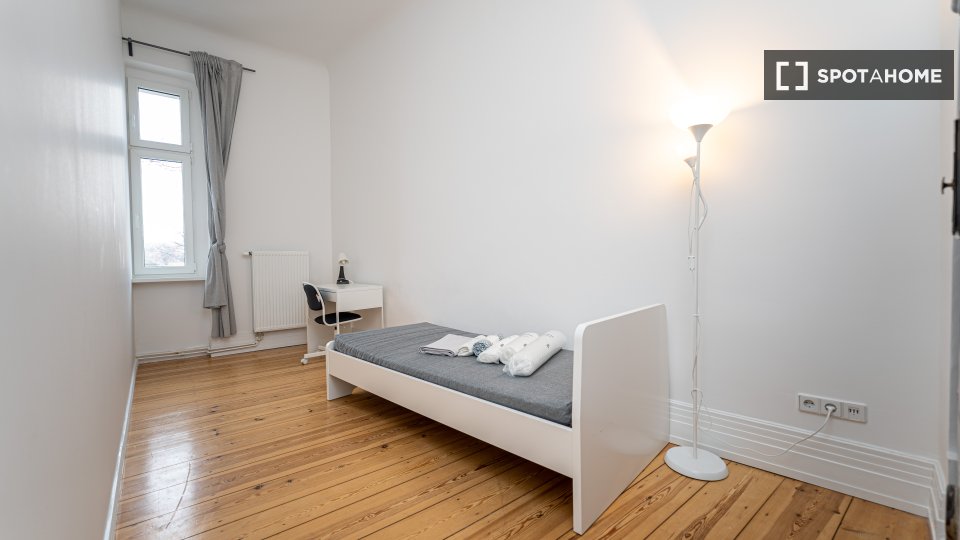 Double room Berlin, 6 beds, 108m² — photo 13