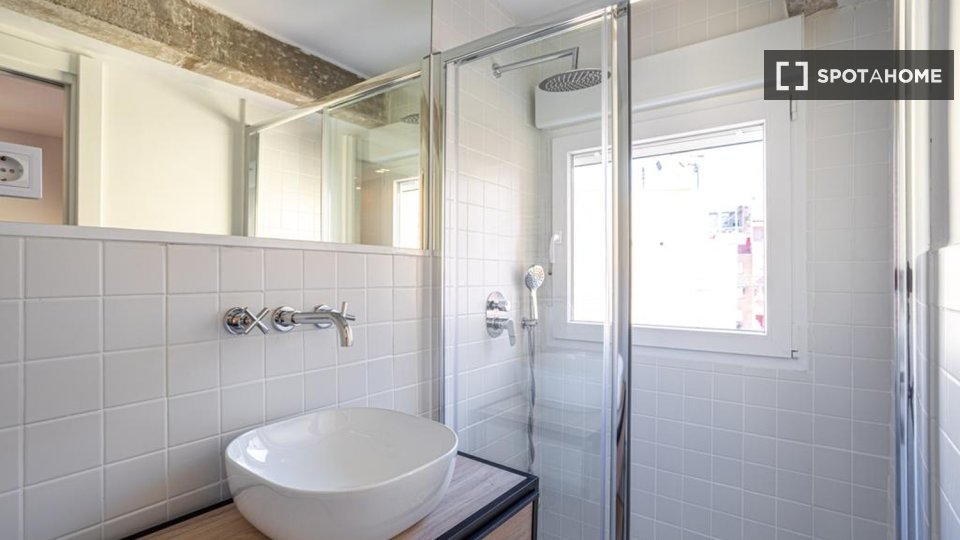 Double room Madrid, 4 beds — photo 10