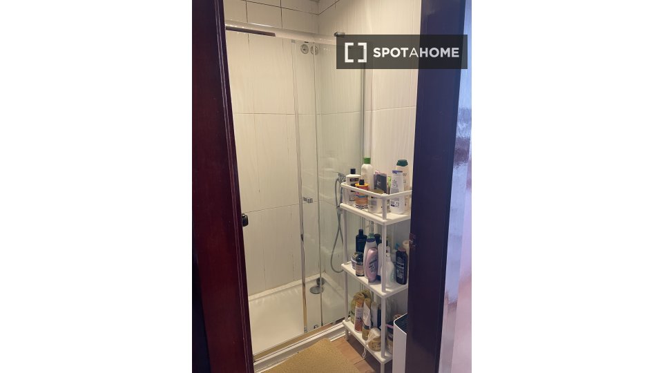 Double room Lisbon, 5 beds, 90m² — photo 4