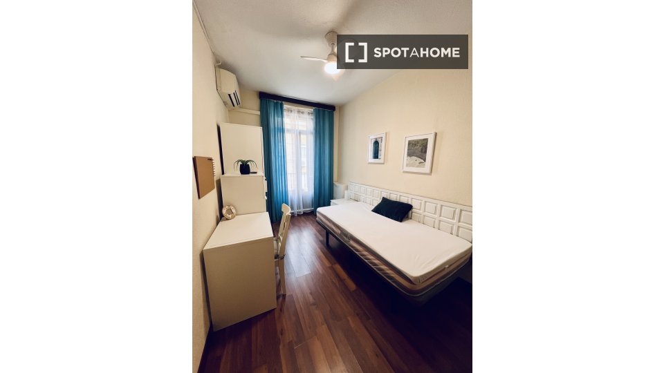 Double room Madrid, 8 beds, 275m² — photo 10