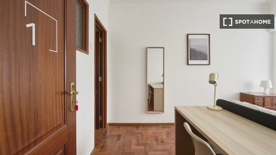 Double room Lisbon, 4 beds — photo 15