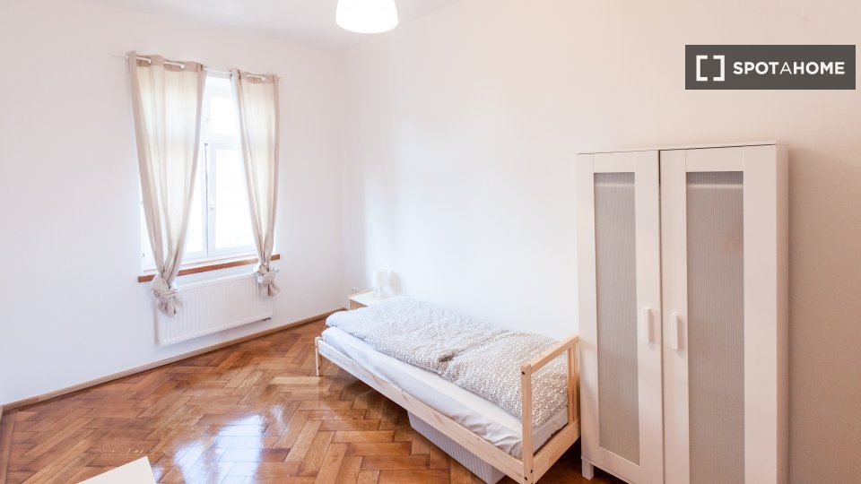 Double room Munich, 3 beds, 81m² — photo 6