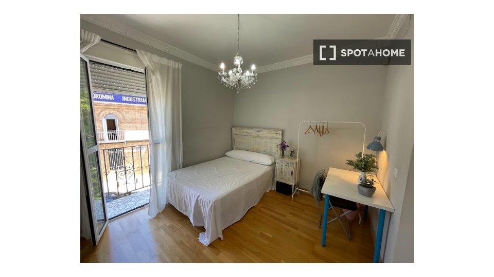 Double room Seville, 12 beds, 300m² — photo 17
