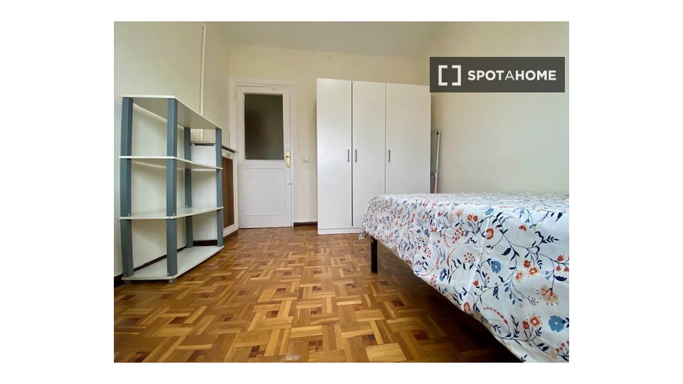 Double room Madrid, 3 beds — photo 11