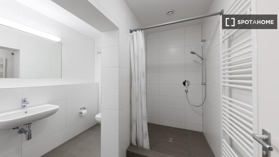 Double room Stuttgart, 1 bed, 18m² — photo 4