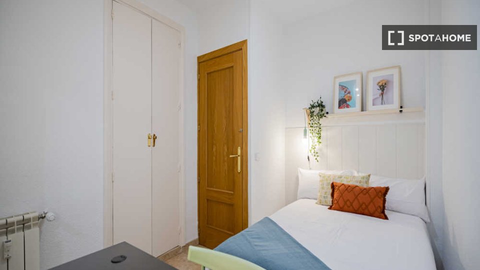 Double room Madrid, 25 beds — photo 41
