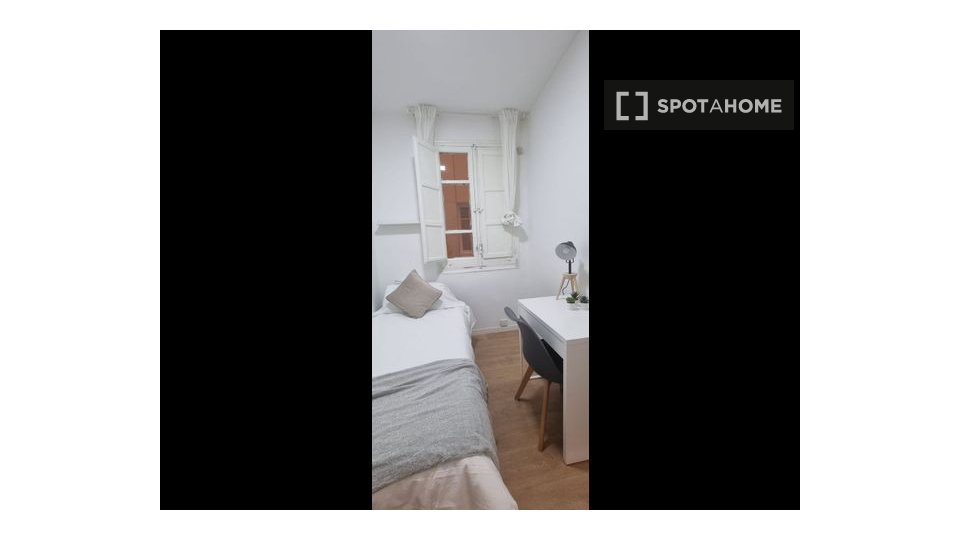 Double room Madrid, 6 beds — photo 17