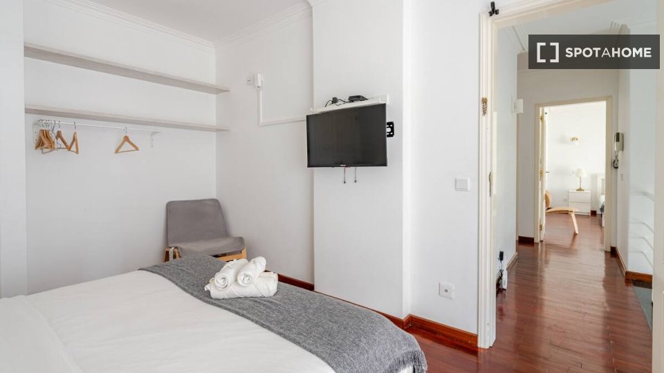 Double room Lisbon, 5 beds — photo 13
