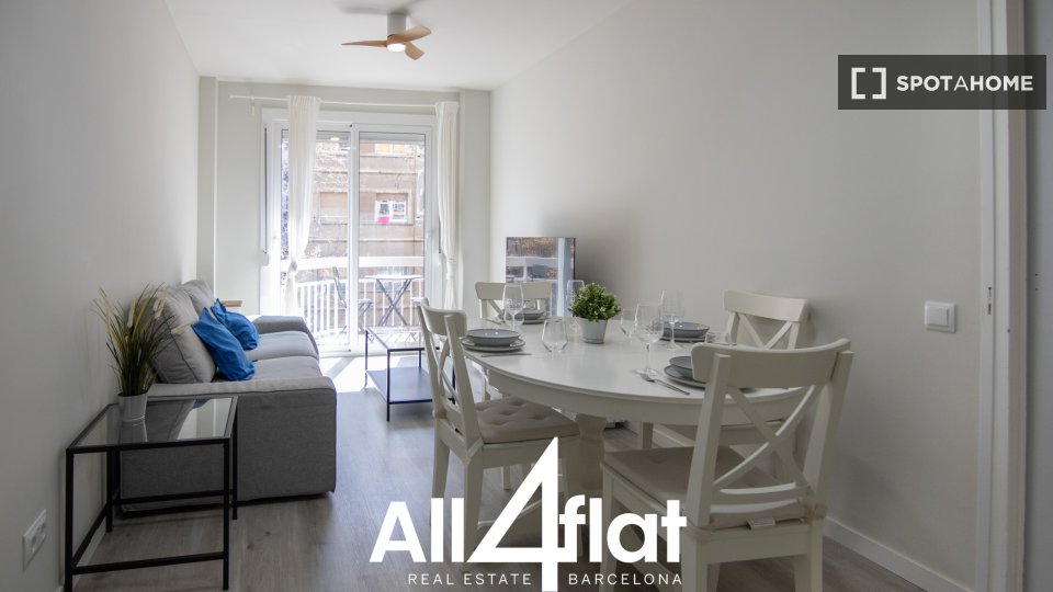 Apartment Barcelona, 4 beds, 73m² — photo 11