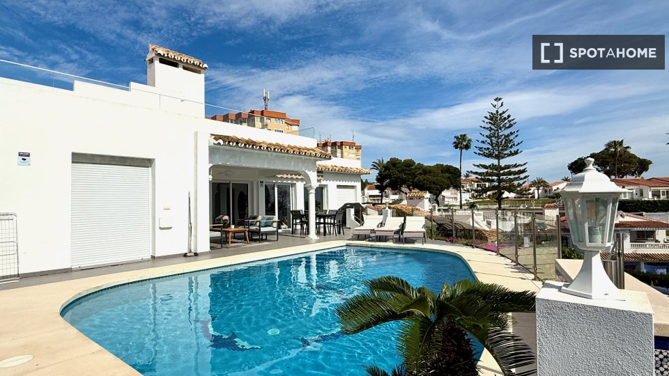 Apartment Malaga, 4 beds, 140m² — photo 1