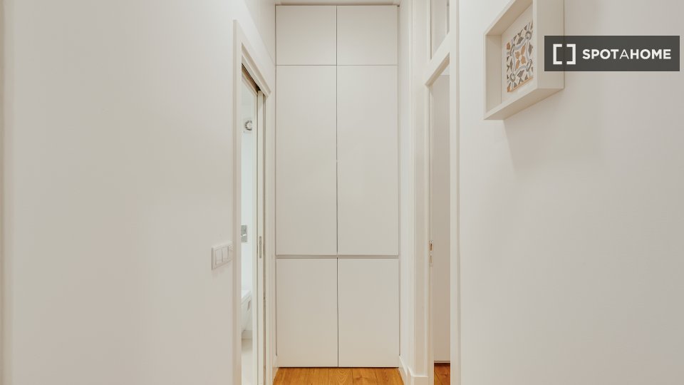 Apartment Lisbon, 2 beds, 75m² — photo 6