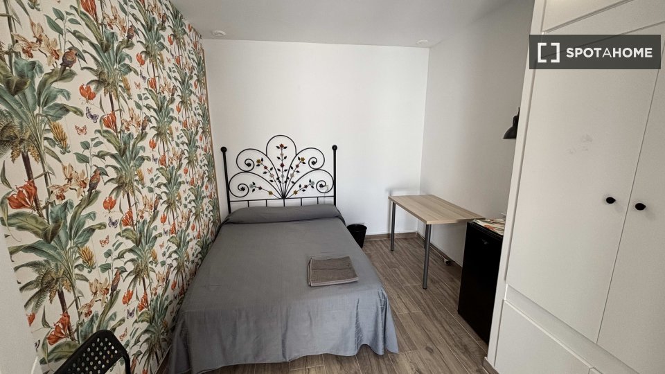 Habitación en piso compartido en alquiler en Mentidero, Cádiz.
