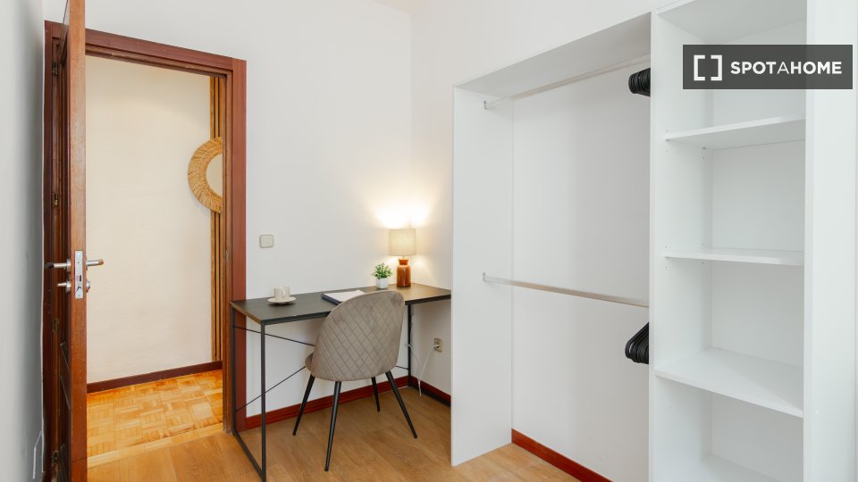 Double room Madrid, 6 beds — photo 34