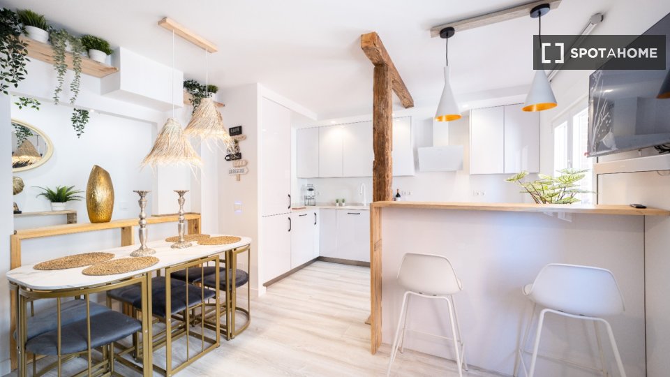 Double room Madrid, 3 beds, 80m² — photo 18