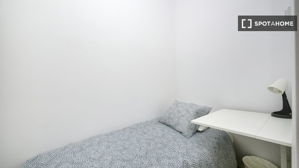 Double room Lisbon, 7 beds — photo 18