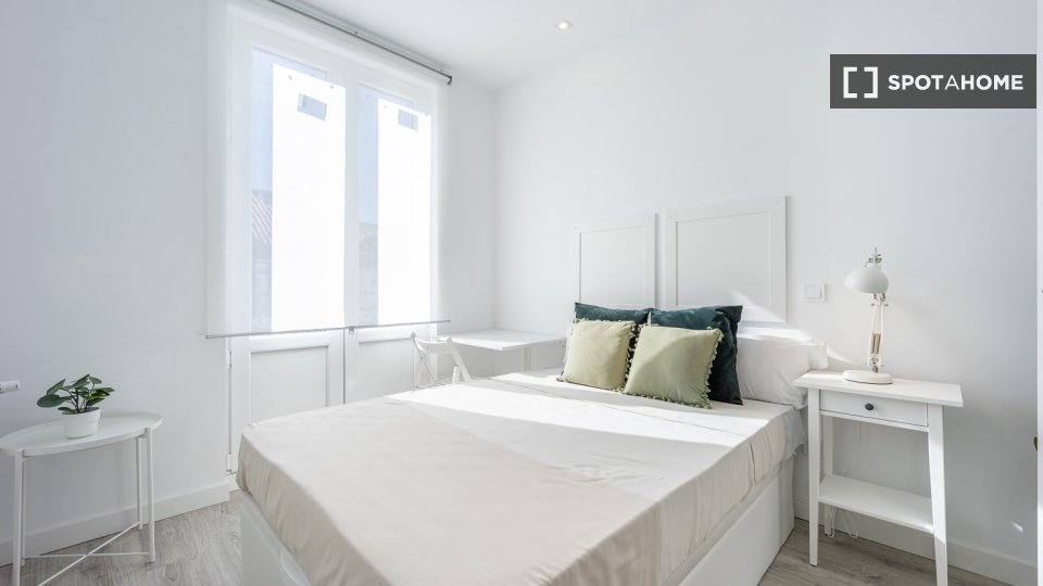 Double room Madrid, 4 beds, 80m² — photo 1