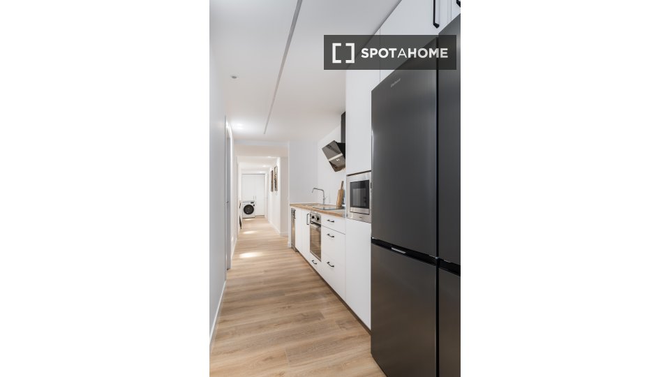 Double room Madrid, 6 beds, 120m² — photo 3