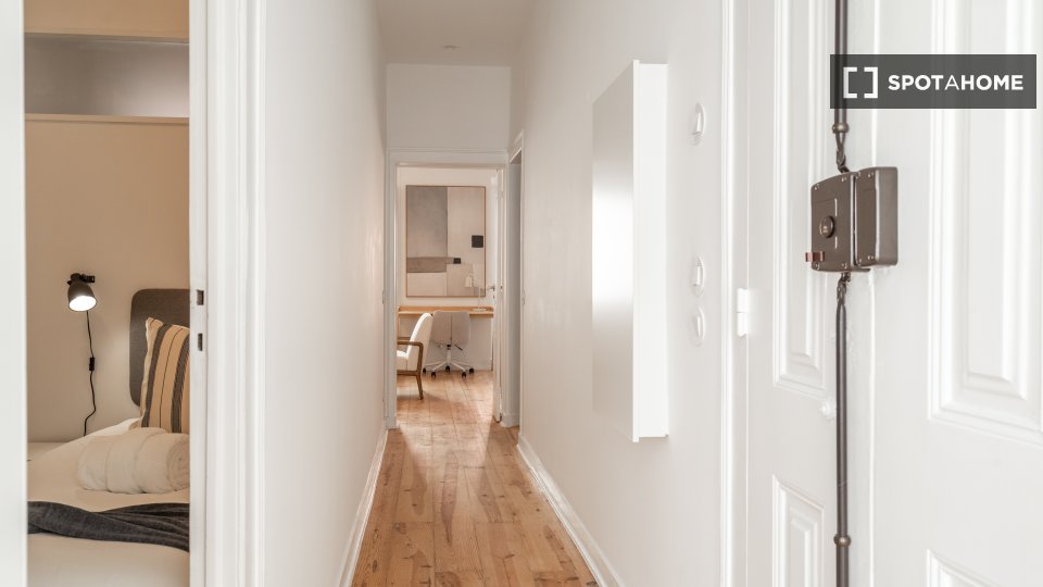 Apartment Lisbon, 2 beds, 70m² — photo 14