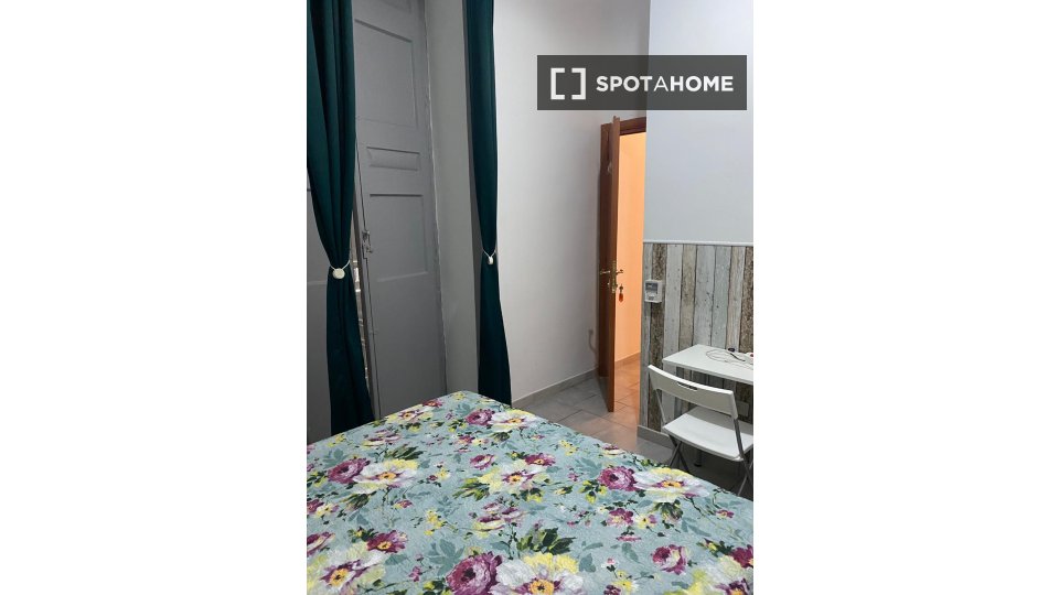 Double room Naples, 2 beds — photo 7