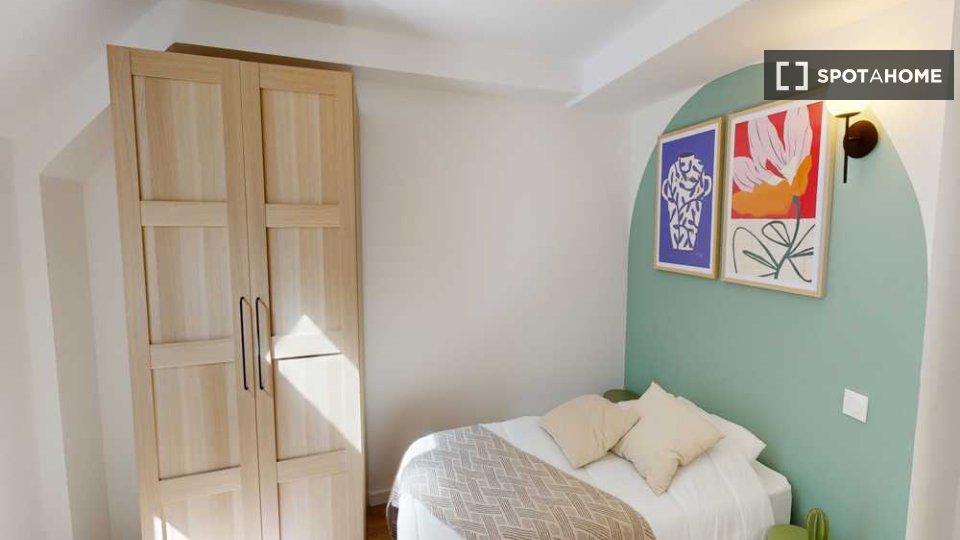 Double room Paris, 9 beds, 160m² — photo 16