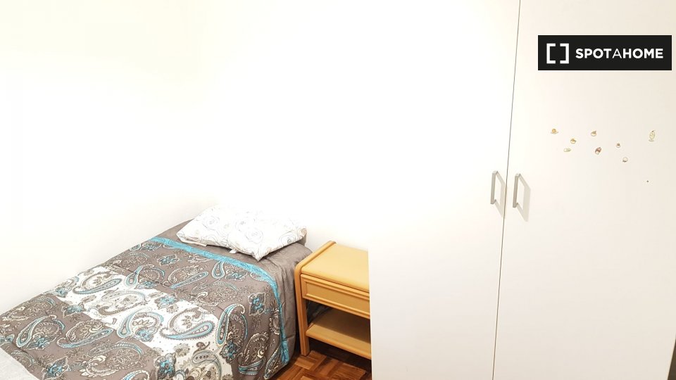 Double room Madrid, 5 beds, 100m² — photo 36