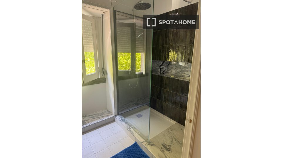 Double room Lisbon, 6 beds, 20m² — photo 8
