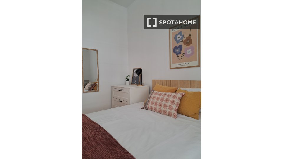 Double room Madrid, 14 beds, 200m² — photo 3