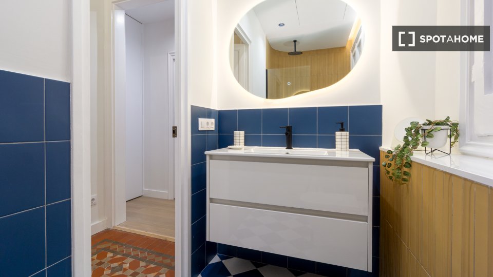 Apartment Barcelona, 4 beds, 135m² — photo 5