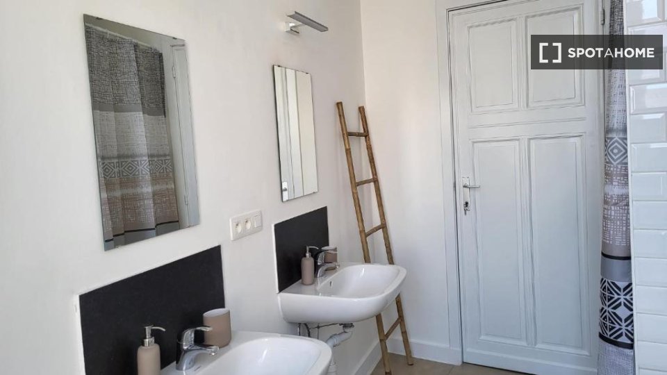 Double room Brussels, 6 beds — photo 11