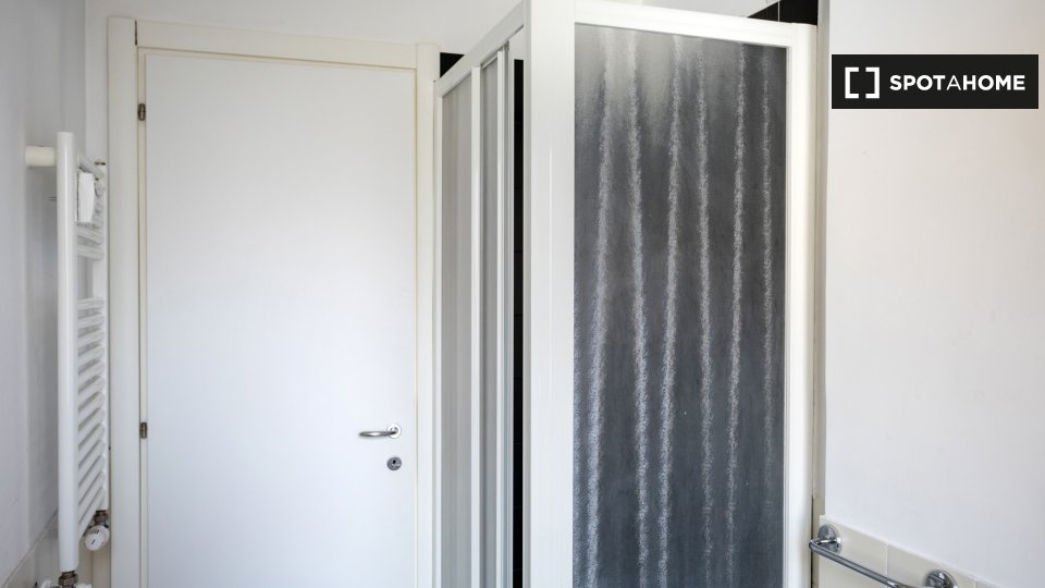 Double room Rome, 3 beds — photo 15