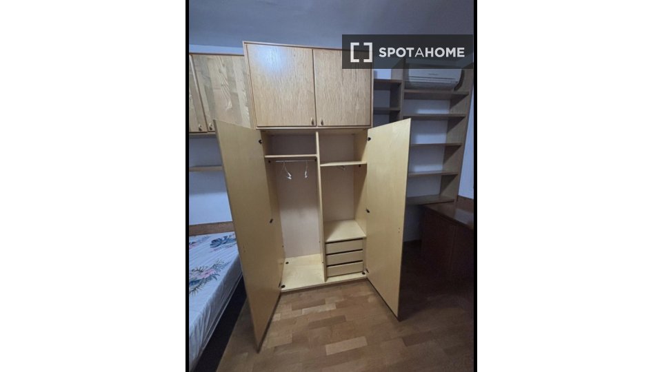 Double room Barcelona, 3 beds, 120m² — photo 4