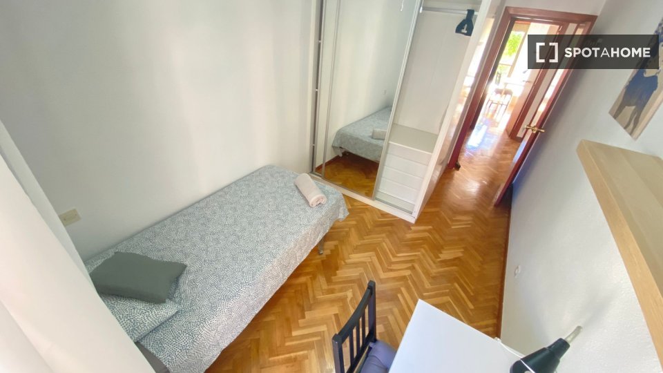 Double room Madrid, 5 beds — photo 19
