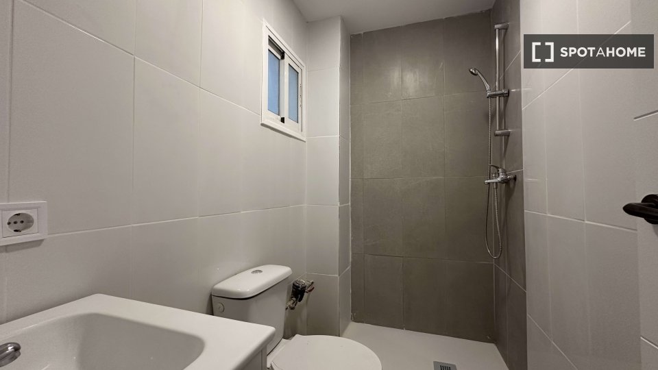 Double room Valencia, 4 beds, 74m² — photo 14