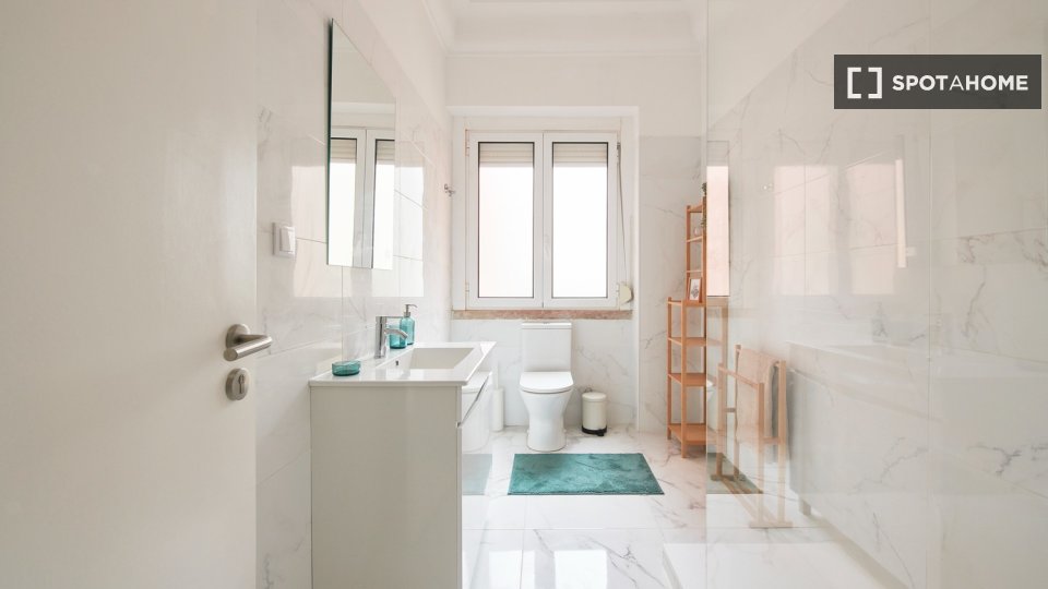 Double room Lisbon, 6 beds — photo 19