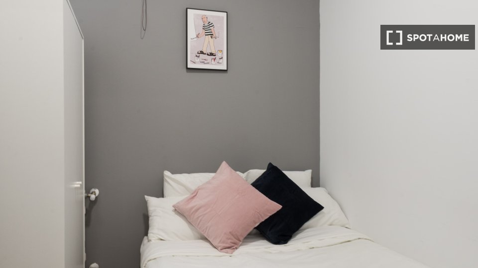 Double room Madrid, 7 beds, 140m² — photo 11