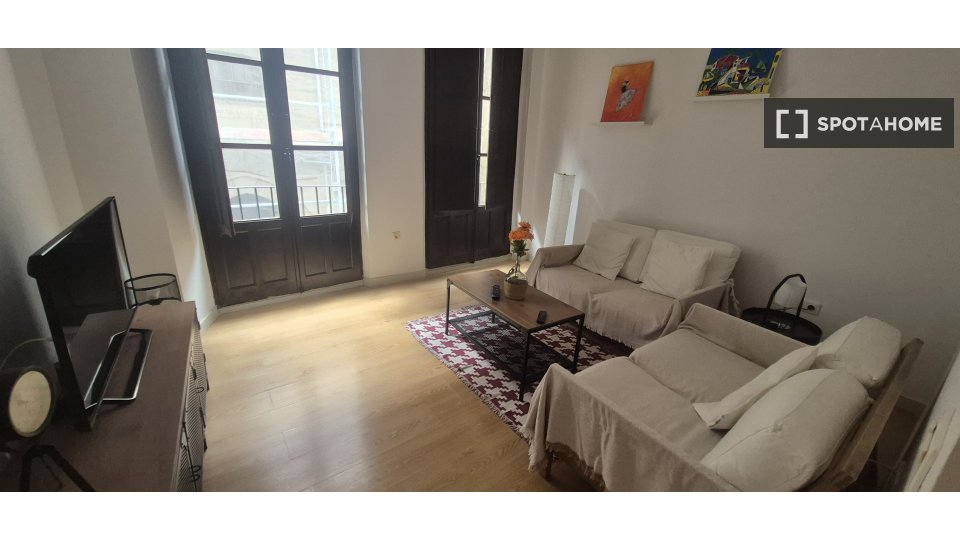 Apartment Granada, 1 bed, 73m² — photo 2