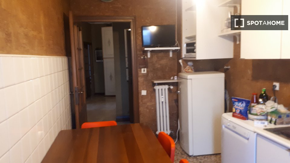 Double room Turin, 4 beds, 122m² — photo 3