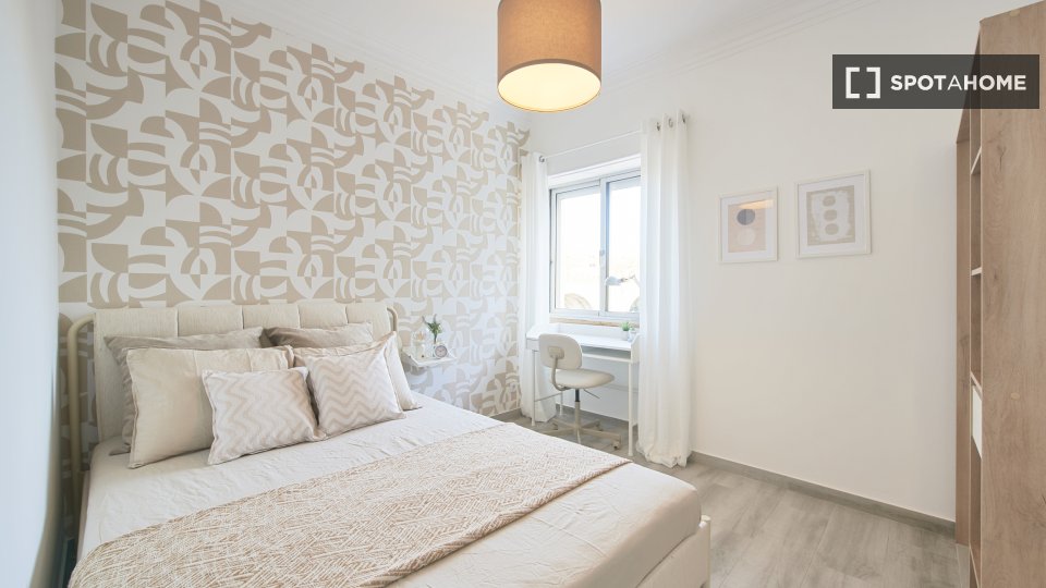 Double room Lisbon, 4 beds — photo 12