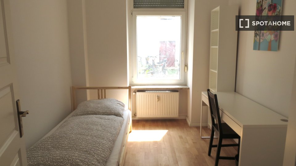 Double room Berlin, 3 beds, 63m² — photo 7