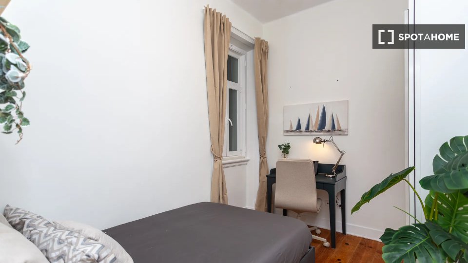Double room Lisbon, 6 beds — photo 10