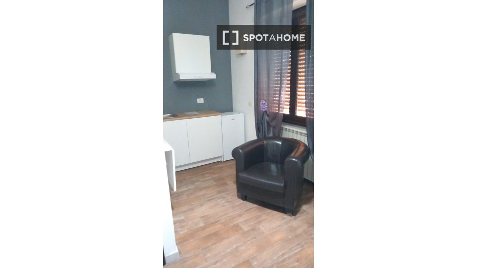 Double room Rome, 5 beds, 14m² — photo 4