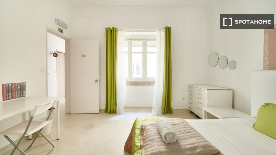 Double room Lisbon, 20 beds — photo 21