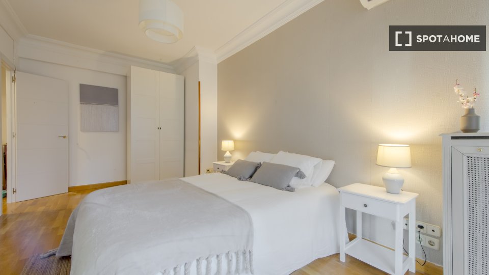 Double room Madrid, 5 beds, 145m² — photo 12