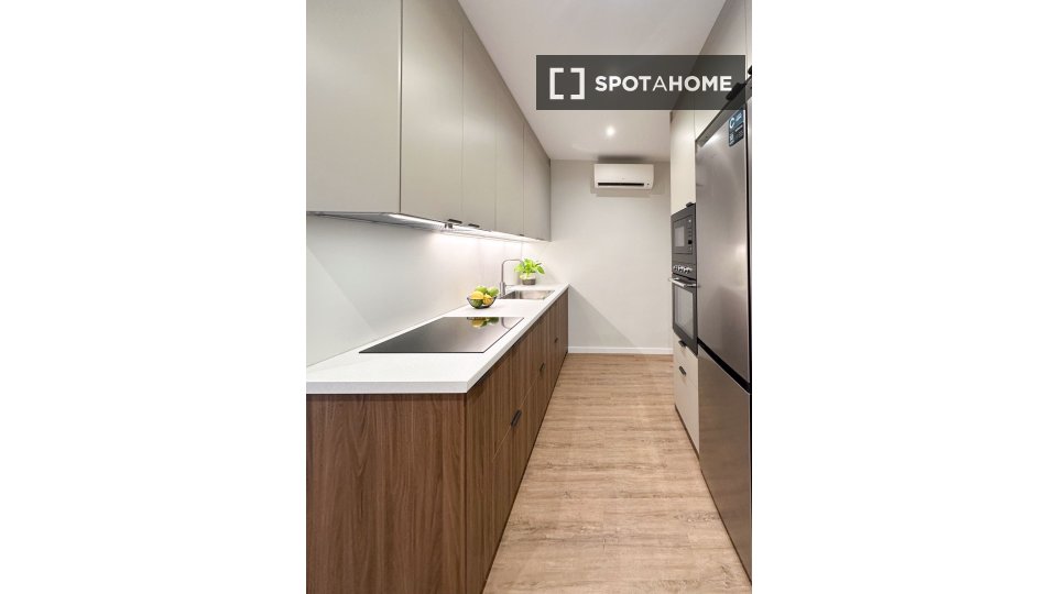 Double room Madrid, 5 beds, 100m² — photo 14